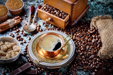 Eski arka plan üzerinde kahve siyah