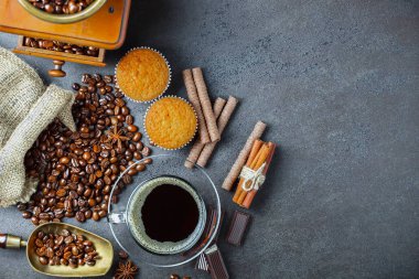 Eski arka plan üzerinde kahve siyah