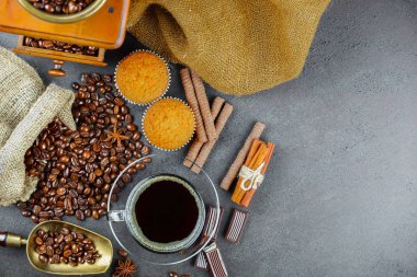 Eski arka plan üzerinde kahve siyah