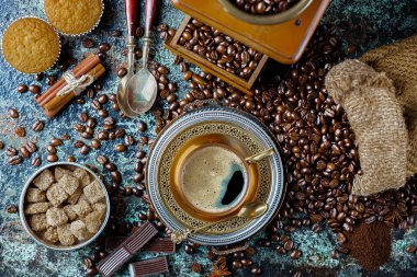 Eski arka plan üzerinde kahve siyah