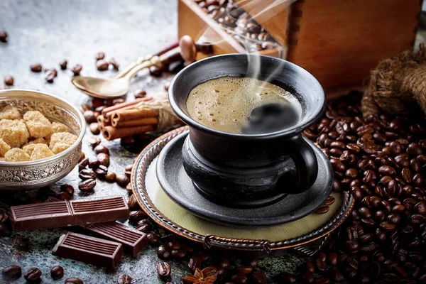 Café Negro Sobre Fondo Viejo — Foto de Stock