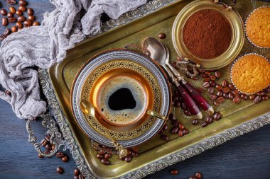 Eski arka plan üzerinde kahve siyah