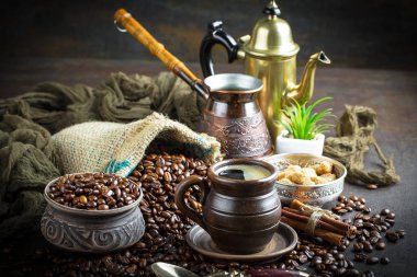 Eski arka plan üzerinde kahve siyah