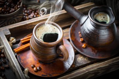 Eski arka plan üzerinde kahve siyah