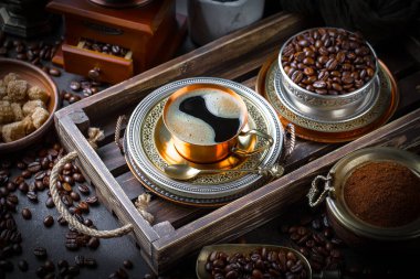 Eski arka plan üzerinde kahve siyah