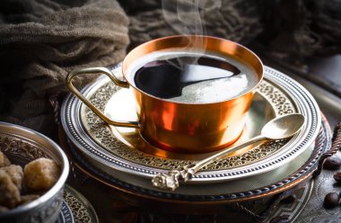 Eski arka plan üzerinde kahve siyah