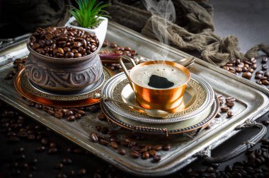 Eski arka plan üzerinde kahve siyah