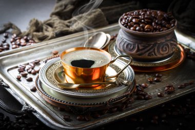 Eski arka plan üzerinde kahve siyah