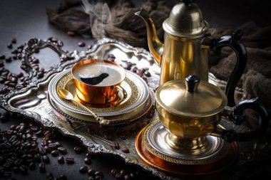 Eski arka plan üzerinde kahve siyah