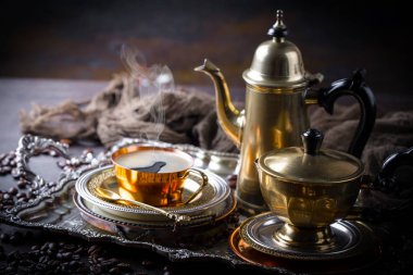 Eski arka plan üzerinde kahve siyah