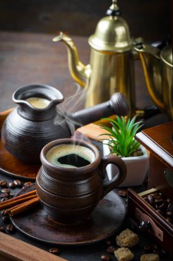 Eski arka plan üzerinde kahve siyah