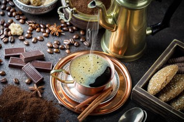 Eski arka plan üzerinde kahve siyah