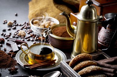 Eski arka plan üzerinde kahve siyah