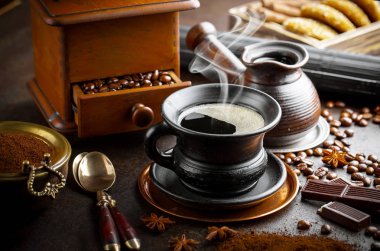 Eski arka plan üzerinde kahve siyah