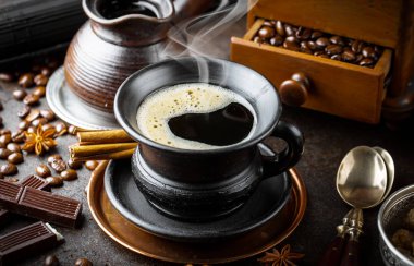 Eski arka plan üzerinde kahve siyah