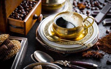 Eski arka plan üzerinde kahve siyah