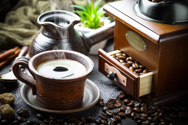 Eski arka plan üzerinde kahve siyah