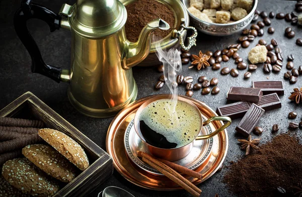 Eski arka plan üzerinde kahve siyah