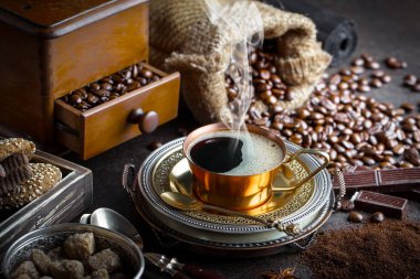 Eski arka plan üzerinde kahve siyah