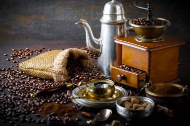 Eski arka plan üzerinde kahve siyah