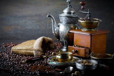 Eski arka plan üzerinde kahve siyah