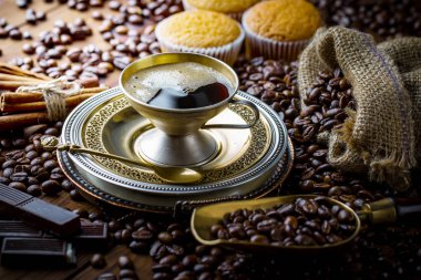 Eski arka plan üzerinde kahve siyah