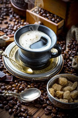 Eski arka plan üzerinde kahve siyah