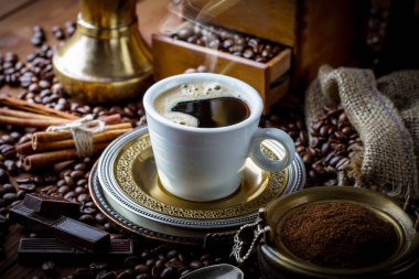 Eski arka plan üzerinde kahve siyah