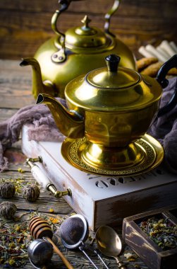 Eski arka plan üzerinde kahve siyah