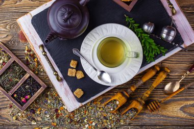 Eski arka plan üzerinde çay