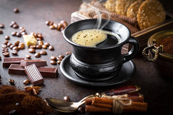 Café Negro Sobre Fondo Viejo — Foto de Stock