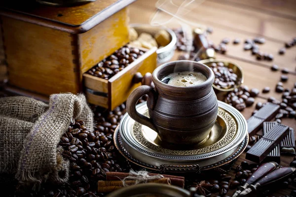 Schwarzer Kaffee Auf Altem Hintergrund — Stockfoto