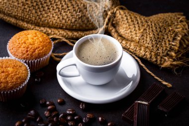 Eski arka plan üzerinde kahve siyah