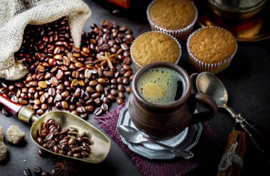 Eski arka plan üzerinde kahve siyah