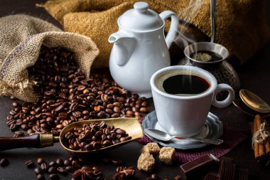 Eski arka plan üzerinde kahve siyah