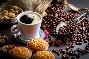 Eski arka plan üzerinde kahve siyah