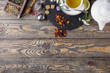 Eski arka plan üzerinde çay