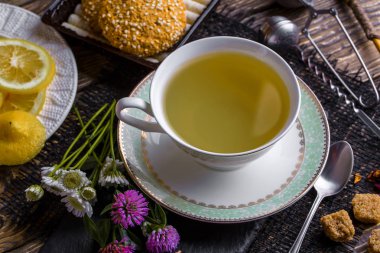 Eski arka plan üzerinde çay