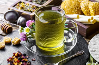 Eski arka plan üzerinde çay