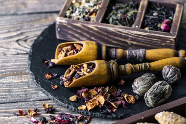 Eski arka plan üzerinde çay