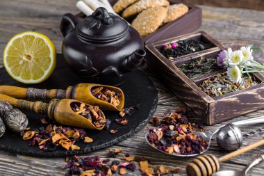 Eski arka plan üzerinde çay