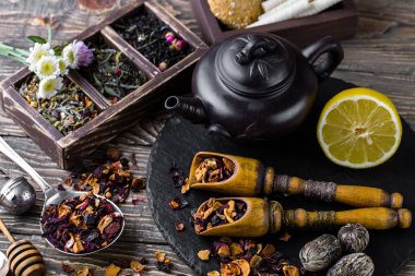 Eski arka plan üzerinde çay