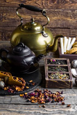 Eski arka plan üzerinde çay