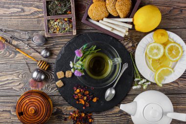 Eski arka plan üzerinde çay