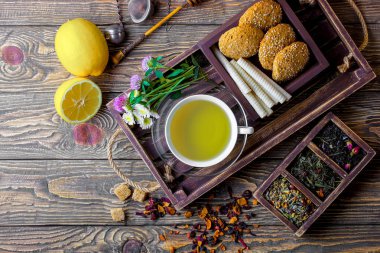 Eski arka plan üzerinde çay