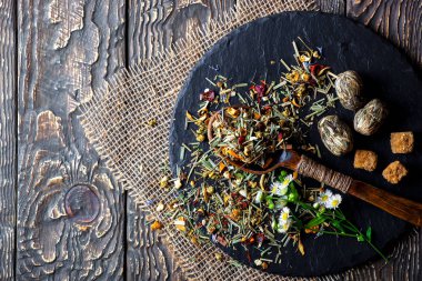 Eski arka plan üzerinde çay