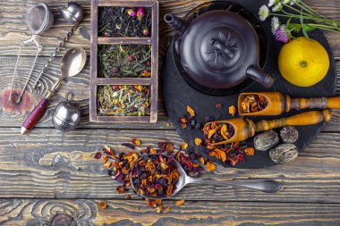 Eski arka plan üzerinde çay