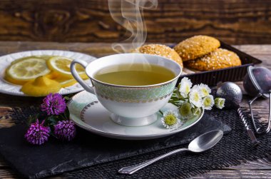 Eski arka plan üzerinde çay