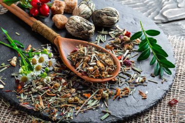 Eski arka plan üzerinde çay