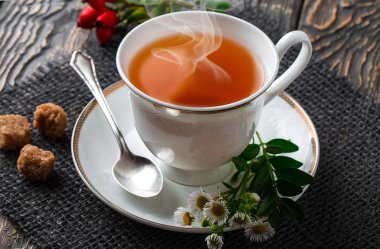 Eski arka plan üzerinde çay